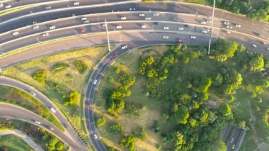 Havadan görünümü yoğun trafik kesişim viewsunset zaman top