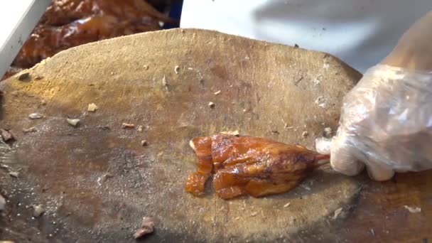 Restaurante Chef China Está Rebanando Pato Pekín Asado Pekín China — Vídeo de stock