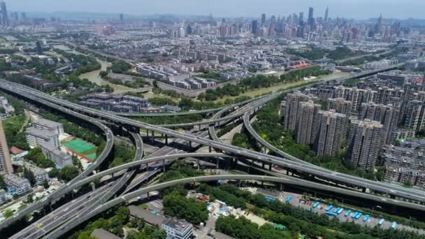 Luchtfoto Van Drukke Verkeer Kruispunt Bovenaanzicht — Stockvideo