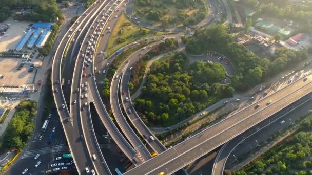 Vista Aérea Intersección Tráfico Ocupado Vista Superior Hora Puesta Del — Vídeos de Stock