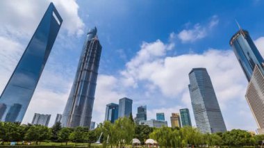 Zaman atlamalı gökdelenin Shanghai şehir