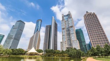 Zaman atlamalı gökdelenin Shanghai şehir