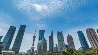 Zaman atlamalı gökdelenin Shanghai şehir