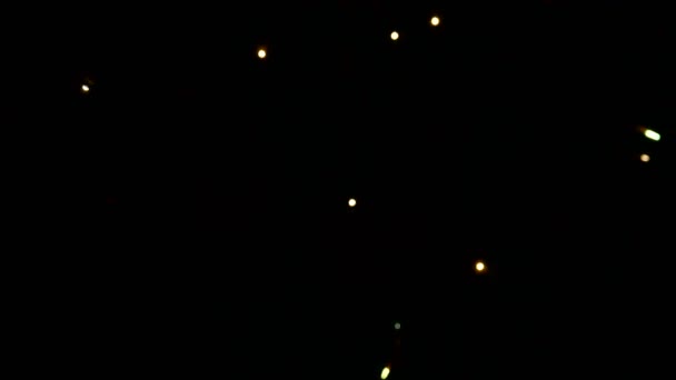 Bokeh et flou de feux d'artifice explosant la nuit dans le ciel .