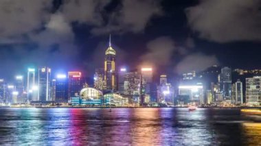 Zaman atlamalı gece Hongkong manzarası ve victoria Limanı