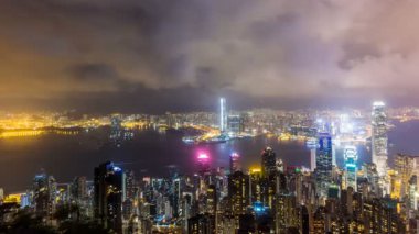 Geceleyin Hong Kong 'un Ufuk çizgisi şehir manzarası