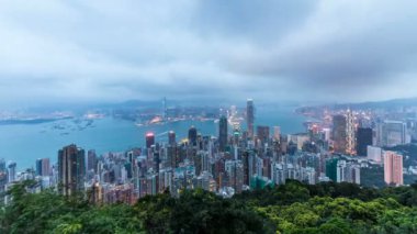 Hong Kong 'un zaman aralığı günden geceye yükseliyor.
