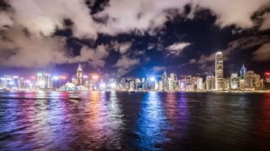 Zaman atlamalı gece Hongkong manzarası ve victoria Limanı
