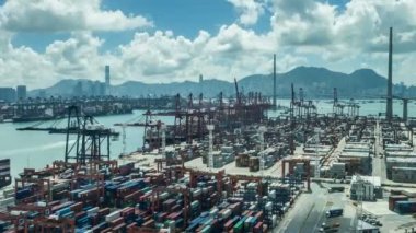 Zaman atlamalı Hong Kong konteyner terminali - Hong Kong Kwai Tsing konteyner terminalleri dünyanın en işlek liman biridir.