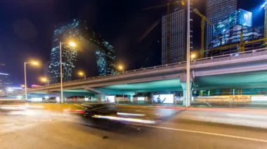 Pekin şehrinde gece yoğun otoyol trafiğinin zaman aşımı