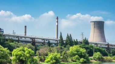 Çelik fabrikaları, soğutma kuleleri, fabrika bacaları
