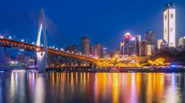 Zaman atlamalı Hongyadong Hillside binaların günden itibaren gece için. Chongqing, Çin