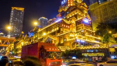 Geceleri zaman atlamalı Hongyadong Hillside binaların. Chongqing, Çin