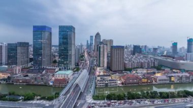 Zaman atlamalı wuhan City ile yoğun trafik, Çin