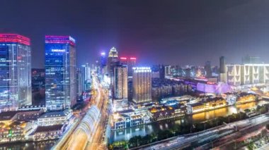 Zaman atlamalı wuhan City gece, Çin yoğun trafik ile