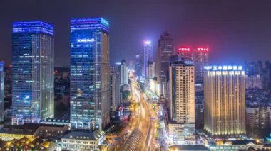 Zaman atlamalı wuhan City gece, Çin yoğun trafik ile