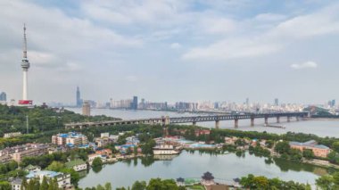 Zaman atlamalı wuhan City yangtze Nehri, Çin ile havadan görünümü
