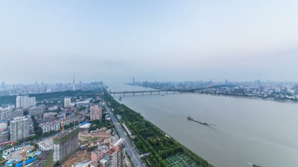 武汉市的时间 全景天际线和建筑物 — 图库视频影像