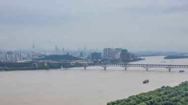 Zaman atlamalı yangtze Nehri manzarası nanjing city, Çin, bulutlu gün, gün batımı