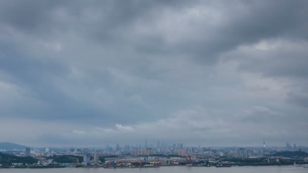 中国南京市扬子江天际线的时光流逝 多云的一天 — 图库视频影像