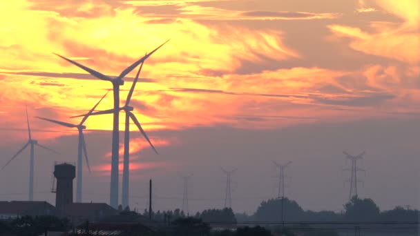 Vindturbiner Vid Solnedgången — Stockvideo