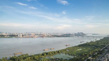 Zaman atlamalı yangtze Nehri manzarası nanjing city, Çin, bulutlu gün, gün batımı