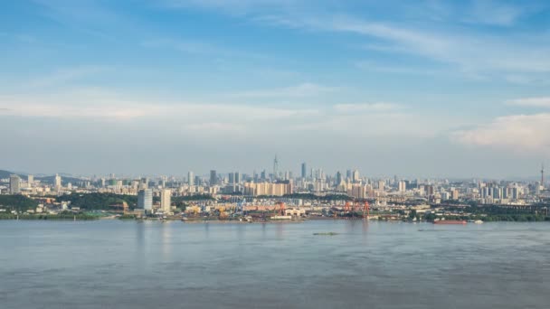 Upływ Czasu Panoramę Rzeki Jangcy Mieście Nanjing Chiny Pochmurny Dzień — Wideo stockowe