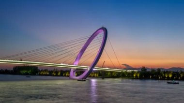 Zaman atlamalı cityscape nanjing City, Simgesel Yapı nanjing göz Köprüsü'nden gün gece, Çin