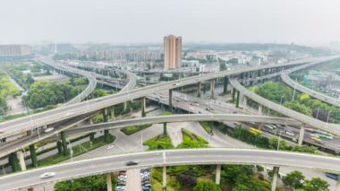 Nanjing Otoyolu kavşağında trafik yoğun.