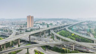 Nanjing Otoyolu kavşağında trafik yoğun.