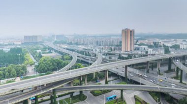 Nanjing Otoyolu kavşağında trafik yoğun.