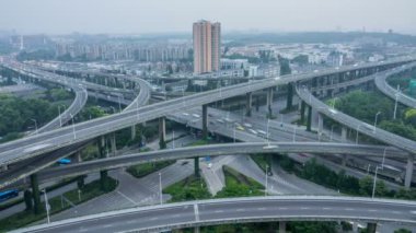 Nanjing Otoyolu kavşağında trafik yoğun.