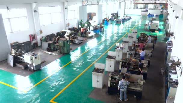 Nanjing 2017 Junio China Trabajador Chino Está Trabajando Máquina Herramienta — Vídeo de stock