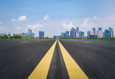 Panoramik silüet ve modern iş ofisi binaları