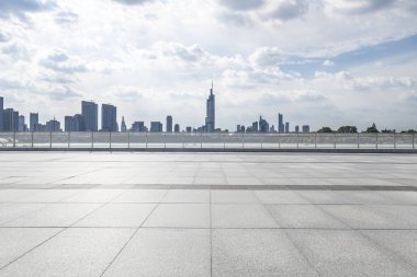Panoramik silüet ve modern iş ofisi binaları