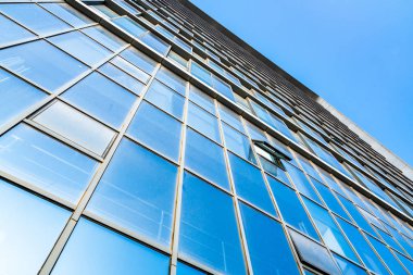 B karşı iş bölgesinde modern gökdelenlerin alttan görünüm