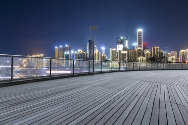 Panoramik silüet ve modern iş ofisi binaları