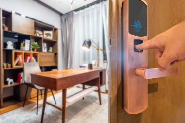 Kapı kilidi ile akıllı ev