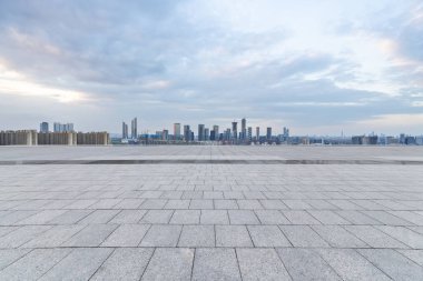 Panoramik silüet ve modern iş ofisi binaları