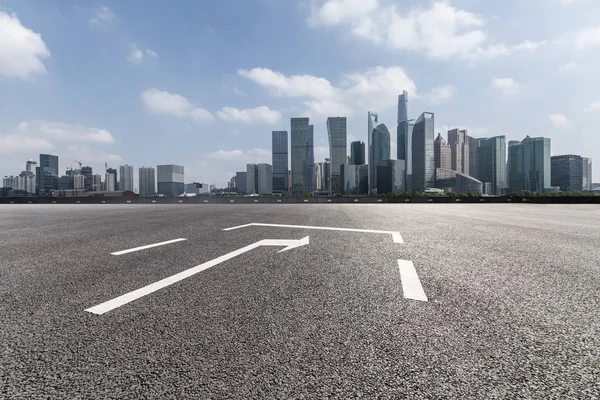 Panoramik silüet ve modern iş ofisi binaları