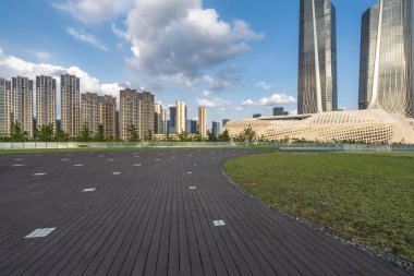 Panoramik silüet ve modern iş ofisi binaları