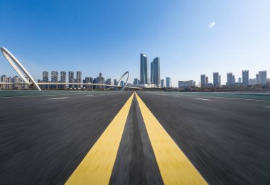 Panoramik silüet ve modern iş ofisi binaları