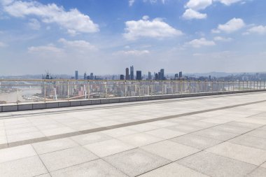 Panoramik silüet ve modern iş ofisi binaları