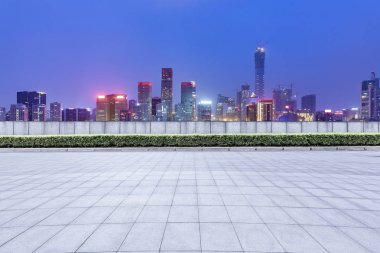 Panoramik silüet ve modern iş ofisi binaları