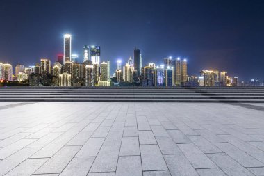 Panoramik silüet ve modern iş ofisi binaları