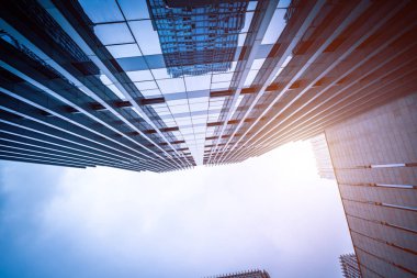 B karşı iş bölgesinde modern gökdelenlerin alttan görünüm