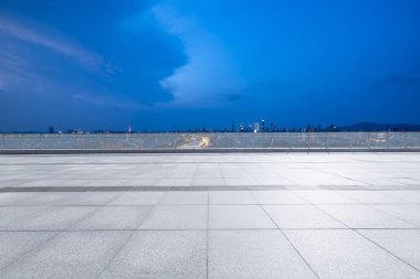 Panoramik silüet ve modern iş ofisi binaları