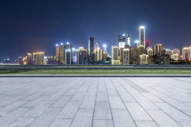 Panoramik silüet ve modern iş ofisi binaları