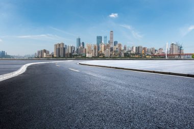 Panoramik silüet ve modern iş ofisi binaları