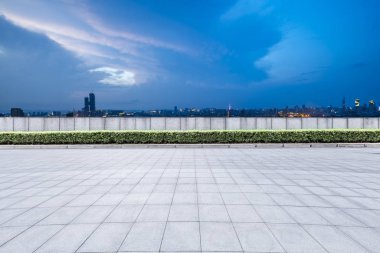 Panoramik siluet ve modern ofis binaları 